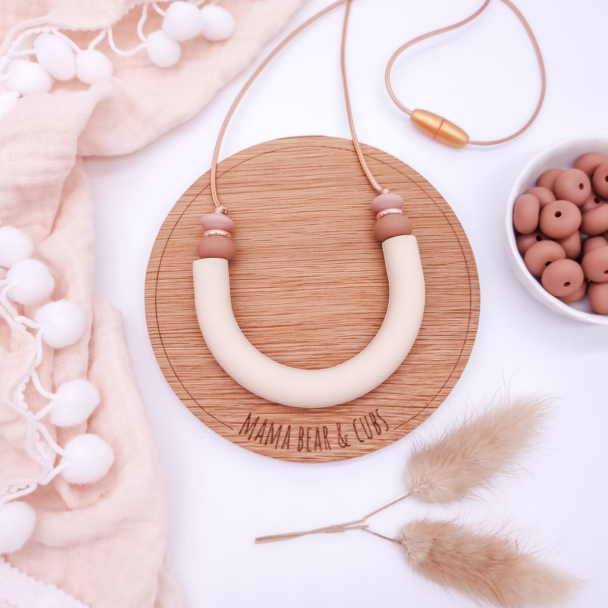 Silicone Teething Breastfeeding Necklace I Mama Bear and Cubs - Main Image
