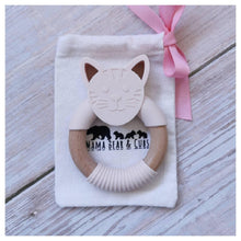 Load image into Gallery viewer, Kitty &amp; Puppy Teether - Mama Bear and Cubs ltd
